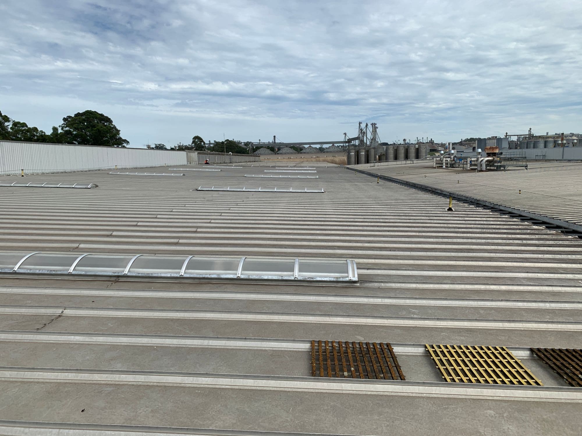 Vistoria de cobertura em planta industrial de grande porte